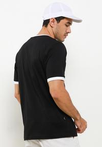 Gambar FILA Kaos Pria Vole - Black - M dari FILA Official Store undefined 2 Tokopedia