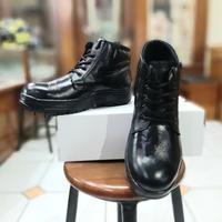 Gambar SEPATU SAFETY BOOTS PRIA DEPAN BESI KULIT ASLI BONUS KAOS KAKI - Hitam, 39 dari Topik online undefined 4 Tokopedia
