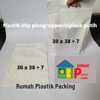 Gambar plastik ziplock klip plong 30x38+7 Putih Plastik Baju Sepatu isi 25 dari Rumah Plastik Packing undefined 5 Tokopedia