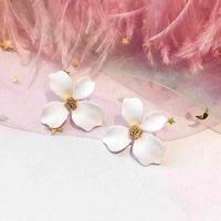 Gambar Anting Tusuk Motif Bunga Gaya untuk Wanita - Rose dari Miss Curiosity. undefined 5 Tokopedia