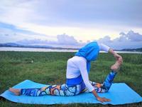 Gambar Celana Legging Yoga motif Kupu Kupu Kecil Biru / Celana Olahrahraga - Motif 26, XL dari Unique Yoga Indonesia undefined 5 Tokopedia