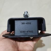 Gambar Karet Dudukan Mesin Engine Mounting Daihatsu Taft F50 Badak Kebo dari Usaha Baru Motor undefined 4 Tokopedia