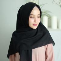Gambar Hijab Bella Lasercut Pollycotton - Laser cut keliling pinggiran Kerudung Square Segi Empat - MAROON dari Lokalpremium undefined 4 Tokopedia