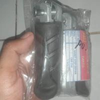 Gambar step depan honda cbr250 r karet futstep kanan kiri cbr 250 cbr 250r dari tri olshops undefined 2 Tokopedia