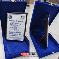 Gambar Box Plakat | Box bludru | Kotak Plakat | Box Plakat Bludru dari LaserPrintdo undefined 1 Tokopedia