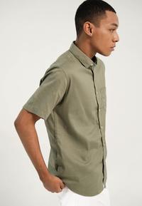 Gambar LARUSSO Big Size Kemeja Basic Tencel Pendek - Smoke Green L010 - XXXXXL dari LARUSSO STORE undefined 2 Tokopedia