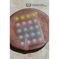 Gambar LETS GLOW Acne Pimple Patch EMOJI Edition Stiker Jerawat Hydrocolloid dari Ara Beautyshop Yk undefined 2 Tokopedia