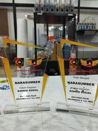 Gambar Trophy Piala Akrilik Plakat Akrilik Bisnis Plakat - Plakat Biasa dari LaserPrintdo undefined 3 Tokopedia