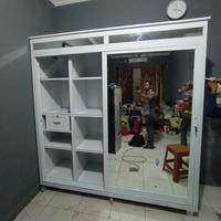 Gambar lemari pakaian aluminium sliding 2 pintu - motif kayu dari Beg Multi + Furniture undefined 4 Tokopedia