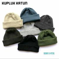 Gambar topi Kupluk pria import hitam beanie hat bahan katun adem dan nyaman - Abu Tua dari Escape Store undefined 1 Tokopedia