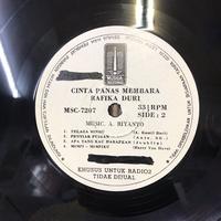 Gambar Vinyl Piringan Hitam Rafika Duri - Cinta Panas Membara VG+ Rare Groove dari Bendabeku Records undefined 2 Tokopedia