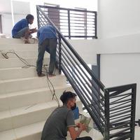 Gambar railing tangga pegangan kayu dari Home decorations indonesia undefined 3 Tokopedia
