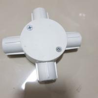 Gambar T-dus t dus tedus cabang 4 putih 20mm dari Priority Kabel undefined 2 Tokopedia