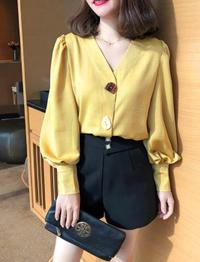 Gambar Blus Kancing Model Tangan Balon Soft Color - crem dari GROSIR KOREAN FASHION undefined 4 Tokopedia