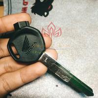 Gambar Honda Kunci Duplikat Motor Original Ukuran 9,7x3,1x0,1 cm Berat 15 gr Termasuk 3 Magnet Bahan Besi Tebal Plastik Kualitas Bagus Tempat dari Habitat Gemoyy undefined 1 Tokopedia