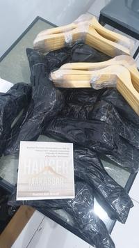Gambar Hanger Gantungan Baju Kayu Nat Dewasa 43cm - Makassar - Bisa COD - Lusin dari Toko Serict undefined 4 Tokopedia
