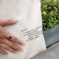 Gambar terasrumahmu - Totebag jujur dan sederhana - Hitam dari terasrumahmu official undefined 4 Tokopedia