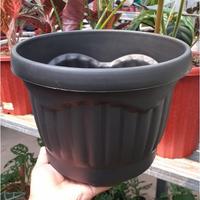 Gambar pot bunga hitam 25 cm Pot tanaman 25 Pot Plastik 25cm pot tanaman hias dari grosir botol_NEW undefined 1 Tokopedia