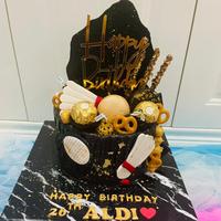 Gambar Black & Gold birthday cake dari RedSugar2018 undefined 1 Tokopedia