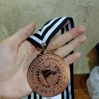 Gambar medali custom grafir emas perak perunggu 2 muka 1,5 mili dari Kuningan Etching undefined 3 Tokopedia