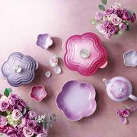 Gambar Le creuset Flower Cocotte 20cm - Mauve Pink dari Celiebox undefined 4 Tokopedia