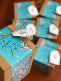 Gambar Hampers / Gift / Parcel (Kotak+hiasan+kartu dengan pesan personal) - kecil dari JajananEyangWiwiek undefined 1 Tokopedia