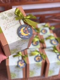 Gambar Hampers / Gift / Parcel (Kotak+hiasan+kartu dengan pesan personal) - kecil dari JajananEyangWiwiek undefined 2 Tokopedia