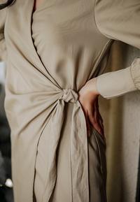 Gambar Veyl Liliya Dress Outer Wanita Bahan Tencel Warna Brown - M dari VEYL Store undefined 3 Tokopedia