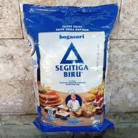 Gambar Tepung Terigu Bogasari Segitiga Biru 1 kg dari Indah Frozen Food New undefined 1 Tokopedia