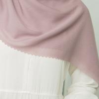 Gambar KERUDUNG SEGIEMPAT SAQINA TERLARIS / Venka Kerudung Segiempat Saqina - Castrol Grey dari Venka Gallery undefined 4 Tokopedia
