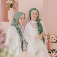 Gambar Bella Square New Warna Part 3 / Hijab Bella Square - baby mint dari Musleem Hijab undefined 5 Tokopedia