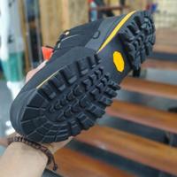 Gambar Sepatu Gunung Hiking Eiger Stingray Low Cut Shoes 4606 Bumsalsa - Hitam, 42 dari bumsalsa undefined 4 Tokopedia