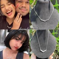 Gambar Kalung Fuji V Titanium / Aurel Berlian Imitasi - gold serut dari Shandra Bali undefined 2 Tokopedia