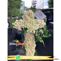 Gambar Bunga Salib Murah|Bunga Salib Duka Cita|Bunga Salib Jakarta - Dengan Lily dari Bintang Florist Jakarta undefined 1 Tokopedia