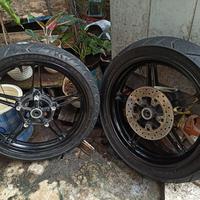 Gambar Velg pelek r15 r 15 v2 v 2 bisa New Vixion mx King dll racing h dari jual sparepart aksesoris motor undefined 1 Tokopedia
