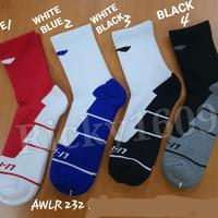 Gambar KAOS KAKI LINING AWLR 232 - KWALITAS ORIGINAL LI-NING MADE IN CHINA - WHITE/BLACK dari Ricky1609 undefined 1 Tokopedia