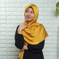 Gambar Kakania Hijab Jilbab 4rm4n1 Silk - Pearl White, 120 cm x 120 cm dari Pondok Hijabers undefined 2 Tokopedia