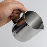 Gambar MIlk Jug Latte Art dengan Skala Murah 400 mL Lancip Terbagus Barista - 350 ML (12oz) dari Waterground Coffee & Roastery undefined 5 Tokopedia