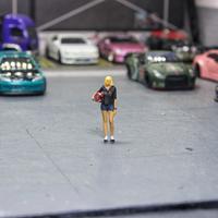 Gambar MINIATUR FIGURE CEWEK SKALA 1/64 DIORAMA DIECAST GARAGE HOT WHEELS dari DND MINIATURE undefined 1 Tokopedia