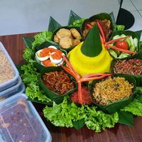 Gambar Tumpeng utk porsi 10 orang dari Queens Food and Beverages undefined 1 Tokopedia
