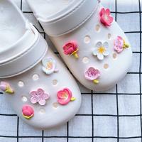 Gambar Jibbitz crocs Bunga sakura hiasan tempelan sepatu sandal - blvd dari Freedazz_NEW undefined 2 Tokopedia