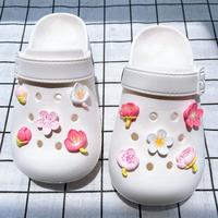 Gambar Jibbitz crocs Bunga sakura hiasan tempelan sepatu sandal - blvd dari Freedazz_NEW undefined 3 Tokopedia