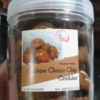 Gambar Cashew and choco chip cookies dari Sans Cakery and Betta Fish undefined 5 Tokopedia