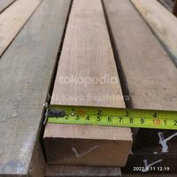 Gambar Balok Kayu Usuk Beam Rangka Kayu Kalimantan Super Murah 5 x 8 x 240 cm dari MJ Kayu Sejahtera undefined 1 Tokopedia
