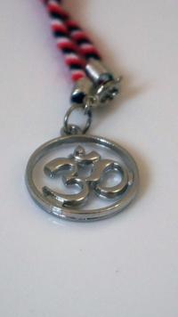 Gambar Gelang Spiritual Om Kara Tridatu Silver dari Kiwarm undefined 2 Tokopedia