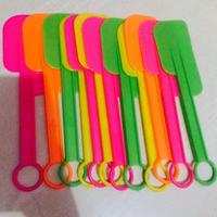 Gambar Polesan Kue Besar /Spatula Plastik/Souvenir Perkawinan/Solet Cabe - Besar dari Mitraaren undefined 3 Tokopedia