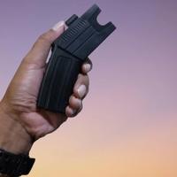 Gambar Taster Gun Pistol Listrik Jarak Jauh U/ Safety Jaga Diri Anti Begal dari Mandiri Sukses 88 undefined 1 Tokopedia