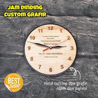 Gambar Jam dinding KAYU Custom / Souvenir Hadiah kado wisuda pernikahan Murah - CUSTOM DESIGN, Diameter 20cm dari Kayu Arem undefined 5 Tokopedia