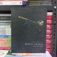 Gambar BUKU ORIGINAL BERKAS CAHAYA RAYS OF LIGHT SUBANI IRFANI HARD COVER dari tokosumberilmubooks undefined 1 Tokopedia