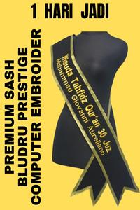 Gambar Selempang Wisuda Bludru Bordir Murah 1 Hari Jadi Premium Quality List Pita 2 Lapis Rapi Tebal Harga Terjangkau - Hitam, Rendas Emas dari GIOS SELEMPANG undefined 1 Tokopedia